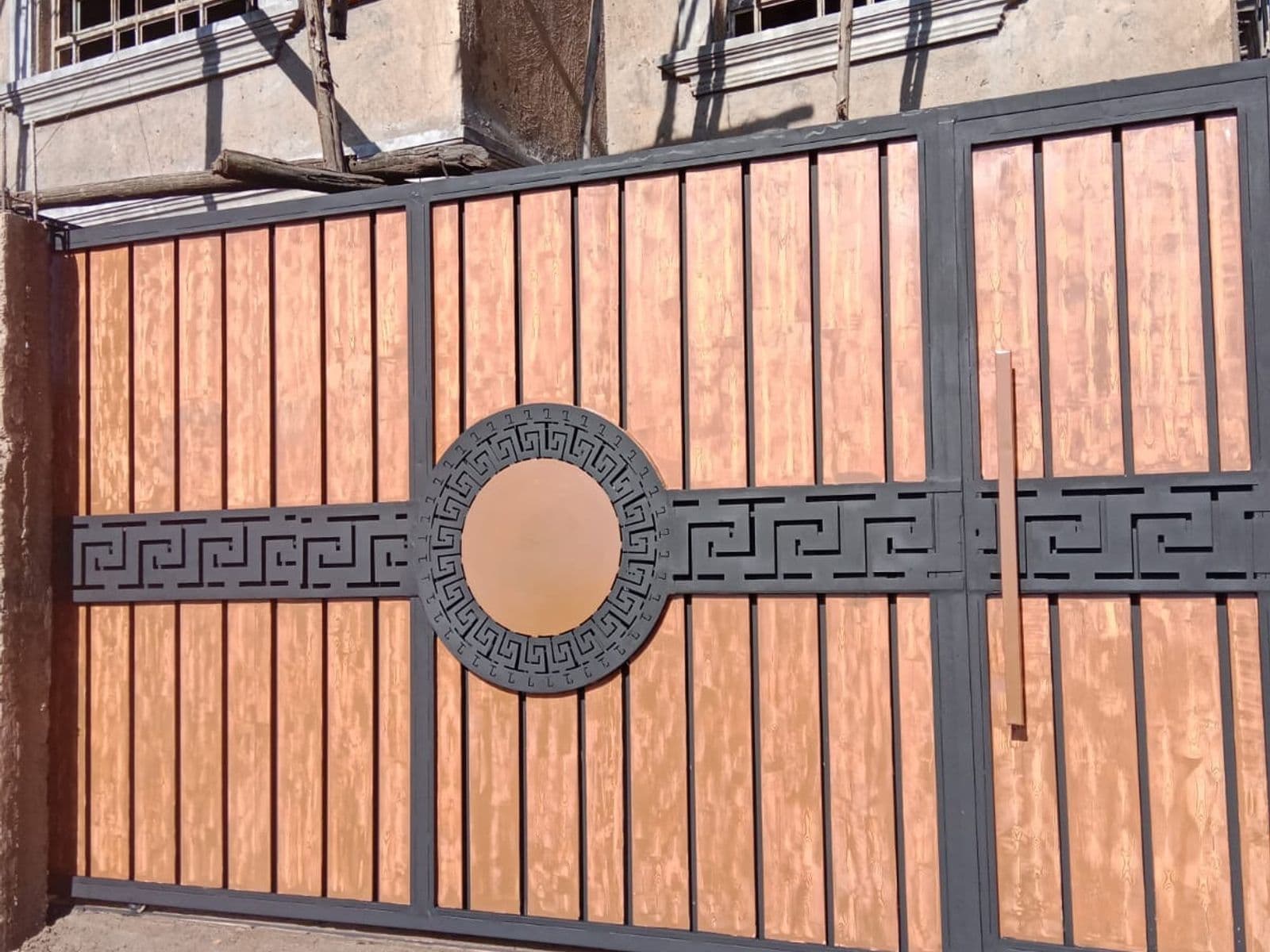 Custom steel driveway gate fabricated and installed by Josetec