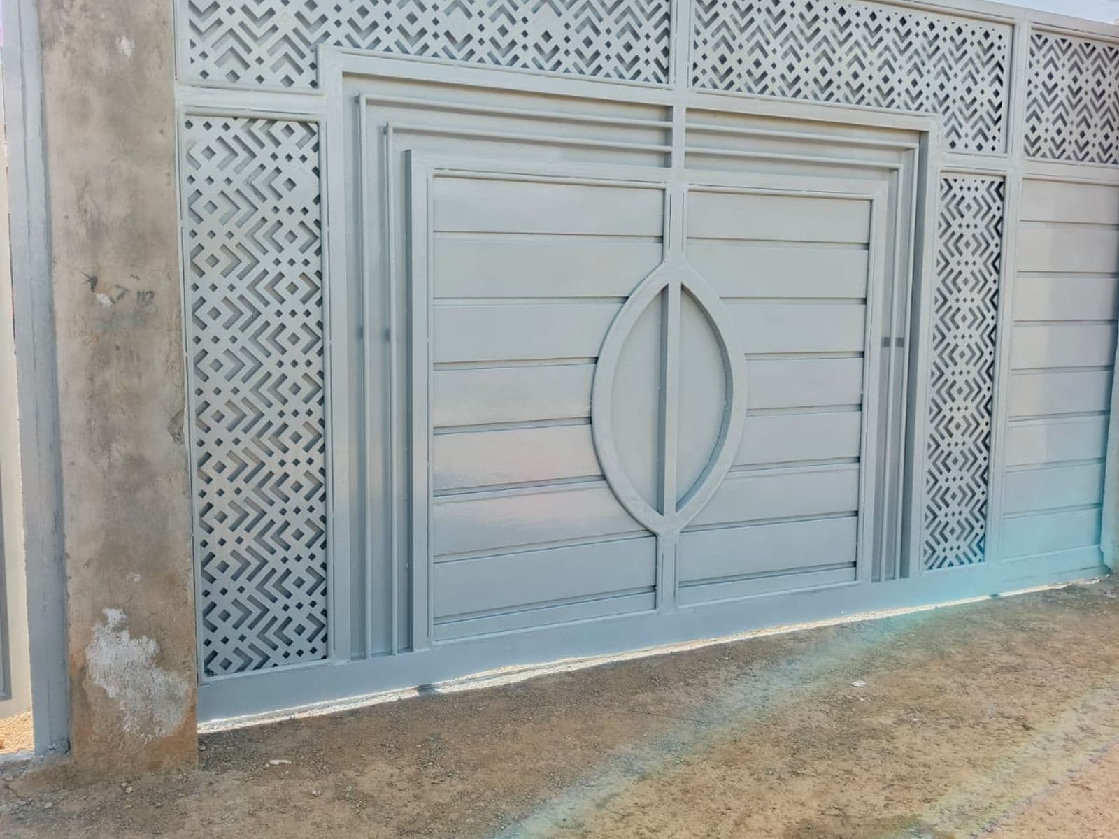 Steel gate and boundary detail by Josetec